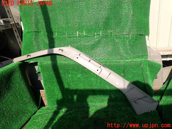 1UPJ-30847655]ハイエースワゴン100系(KZH106W)右フロントピラートリム 中古_m0003.jpg