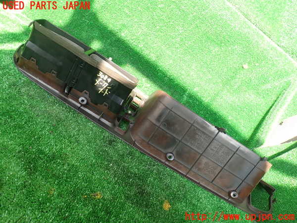 5UPJ-30847510]ハイエースワゴン100系(KZH106W)メーターフード 中古_m0002.jpg