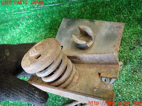 5UPJ-30851700]ハイラックスサーフ N130系 4ドア(YN130G)スペアタイヤキャリア 中古_m0002.jpg