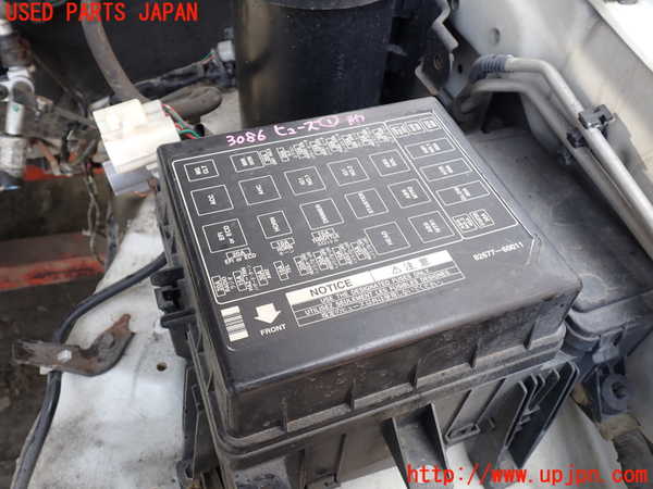 1UPJ-30866741]ランクル100系(UZJ100W)ヒューズボックス1 中古_m0001.jpg