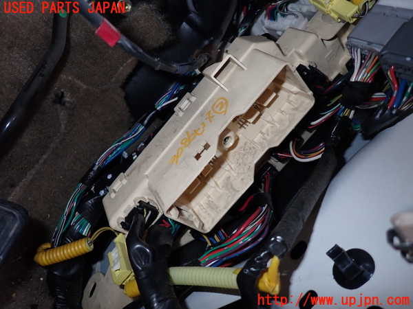 1UPJ-30866742]ランクル100系(UZJ100W)ヒューズボックス2 中古_m0001.jpg