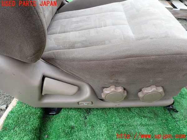 1UPJ-30867035]ランクル100系(UZJ100W)運転席シート 中古_m0004.jpg