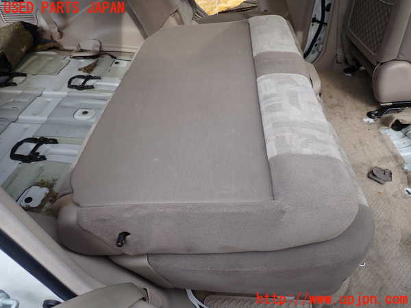 1UPJ-30867145]ランクル100系(UZJ100W)右2列目シート 中古_m0003.jpg