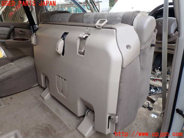 1UPJ-30867145]ランクル100系(UZJ100W)右2列目シート 中古_m0004.jpg