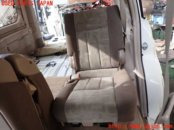 5UPJ-30867175]ランクル100系(UZJ100W)左2列目シート 中古_m0001.jpg