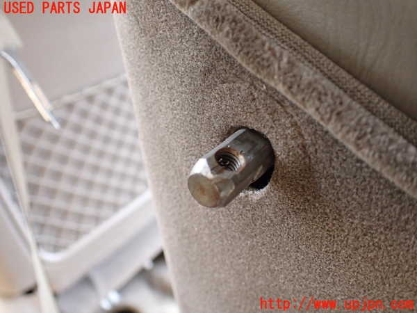 5UPJ-30867175]ランクル100系(UZJ100W)左2列目シート 中古_m0005.jpg