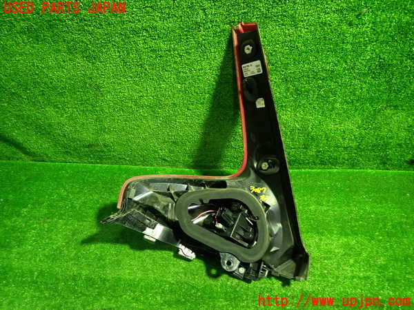 1UPJ-30871530]ボルボ・V40(MB4154T)右テールランプ 中古_m0004.jpg