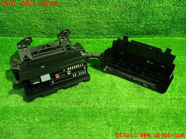 1UPJ-30876742]ボルボ・V40(MB4154T)ヒューズボックス2 中古_m0002.jpg