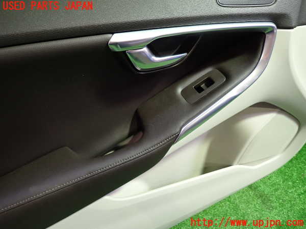 1UPJ-30871264]ボルボ・V40(MB4154T)左前ドア内張り 中古_m0002.jpg