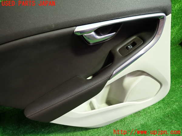 1UPJ-30871324]ボルボ・V40(MB4154T)左後ドア内張り 中古_m0002.jpg
