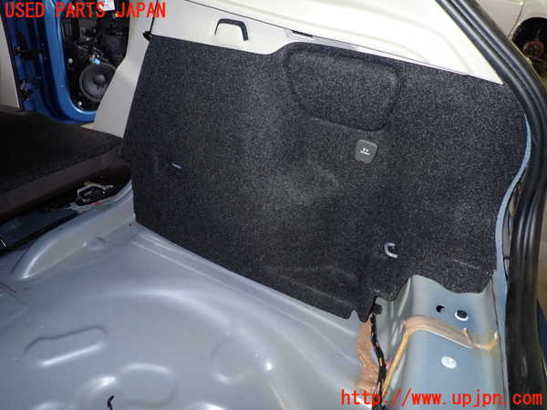 1UPJ-30877675]ボルボ・V40(MB4154T)右リアピラートリム 中古_m0003.jpg