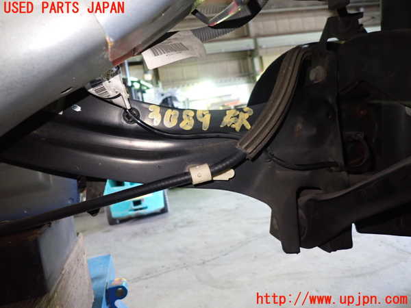 1UPJ-30894300]ボルボ・V40(MD4204T)右リアナックルハブ 中古_m0001.jpg