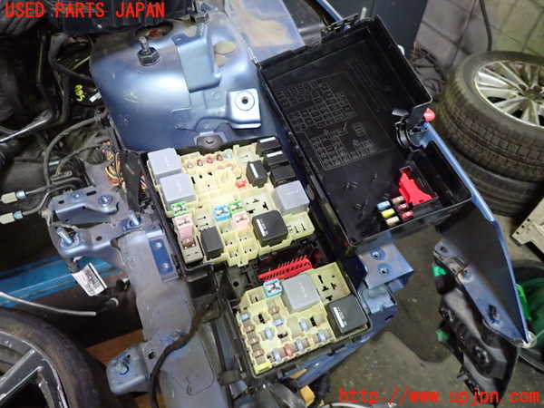 1UPJ-30896741]ボルボ・V40(MD4204T)ヒューズボックス1 中古_m0002.jpg