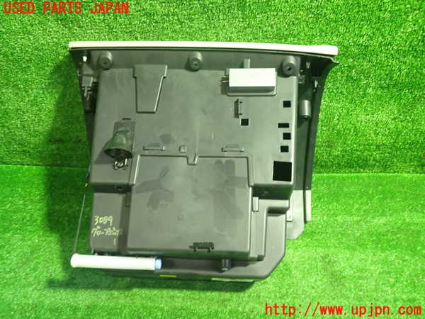 1UPJ-30897516]ボルボ・V40(MD4204T)グローブボックス1 中古_m0003.jpg