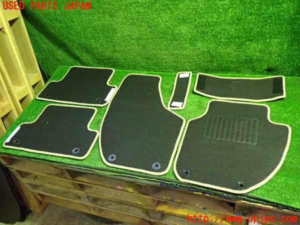 1UPJ-30897800]ボルボ・V40(MD4204T)フロアマット 中古_m0004.jpg