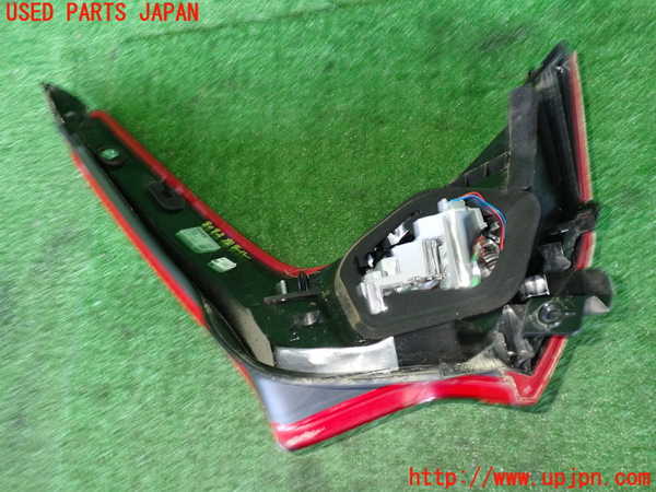 2UPJ-30921536]ボルボ・V60 クロスカントリー(FD4204T)左テールランプ 中古_m0002.jpg
