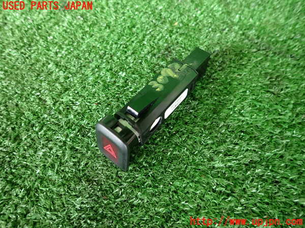 2UPJ-30926290]ボルボ・V60 クロスカントリー(FD4204T)ハザードスイッチ 中古_m0002.jpg