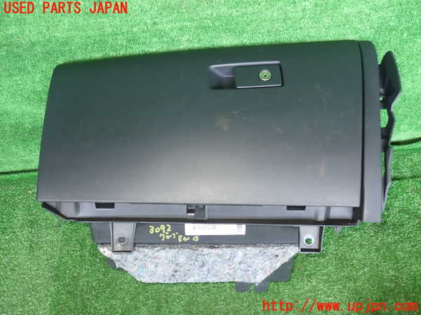 2UPJ-30927516]ボルボ・V60 クロスカントリー(FD4204T)グローブボックス1 中古_m0001.jpg