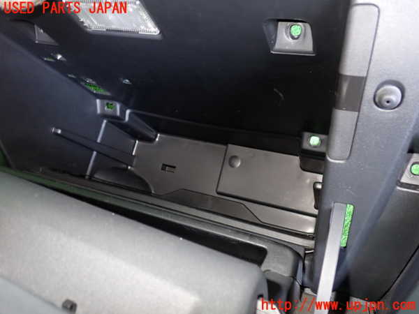 2UPJ-30927516]ボルボ・V60 クロスカントリー(FD4204T)グローブボックス1 中古_m0003.jpg