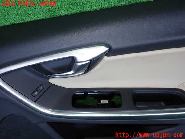 2UPJ-30921234]ボルボ・V60 クロスカントリー(FD4204T)右前ドア内張り 中古_m0002.jpg