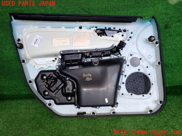 2UPJ-30921234]ボルボ・V60 クロスカントリー(FD4204T)右前ドア内張り 中古_m0003.jpg