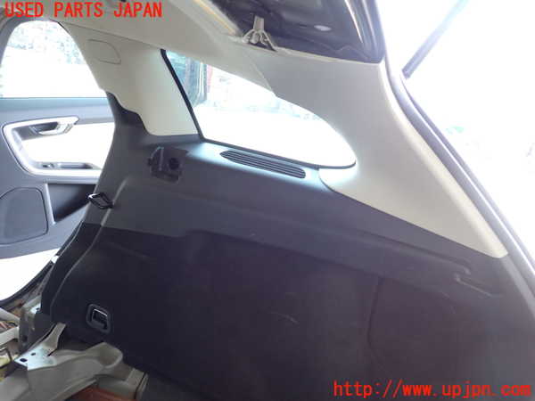 2UPJ-30927675]ボルボ・V60 クロスカントリー(FD4204T)右リアピラートリム 中古_m0002.jpg
