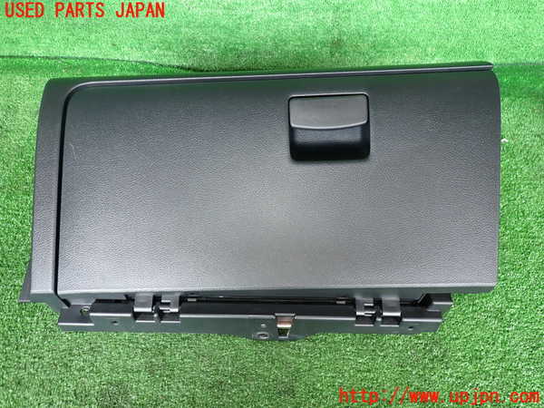 2UPJ-30937516]レヴォーグ(VM4)グローブボックス1 中古_m0001.jpg