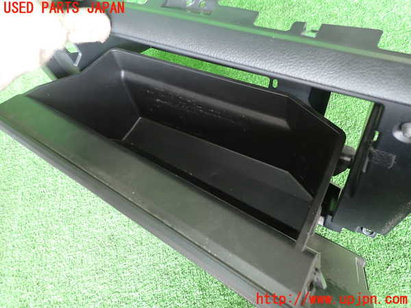 2UPJ-30937516]レヴォーグ(VM4)グローブボックス1 中古_m0002.jpg
