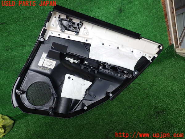 2UPJ-30931324]レヴォーグ(VM4)左後ドア内張り 中古_m0003.jpg