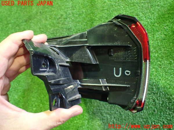 2UPJ-30941530]アウトランダーPHEV(GN0W)右テールランプ 中古_m0003.jpg