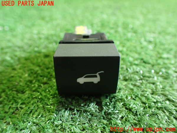 2UPJ-30946311]アウトランダーPHEV(GN0W)スイッチ6 （トランクオープナー） 中古_m0001.jpg