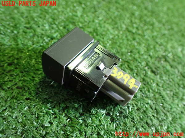 2UPJ-30946311]アウトランダーPHEV(GN0W)スイッチ6 （トランクオープナー） 中古_m0003.jpg