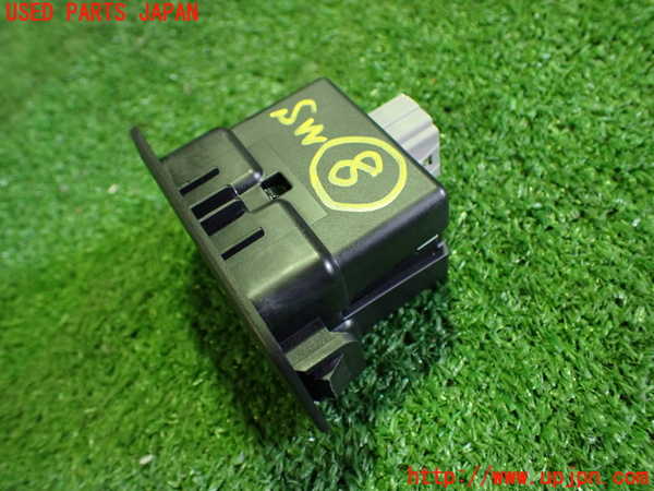 2UPJ-30946313]アウトランダーPHEV(GN0W)スイッチ8　（トランクオープナー） 中古_m0002.jpg