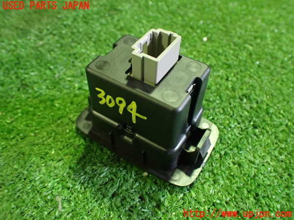 2UPJ-30946313]アウトランダーPHEV(GN0W)スイッチ8　（トランクオープナー） 中古_m0003.jpg