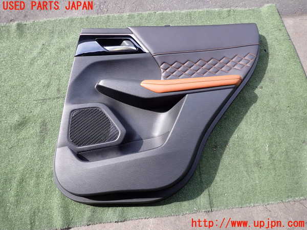 2UPJ-30941294]アウトランダーPHEV(GN0W)右後ドア内張り 中古_m0001.jpg