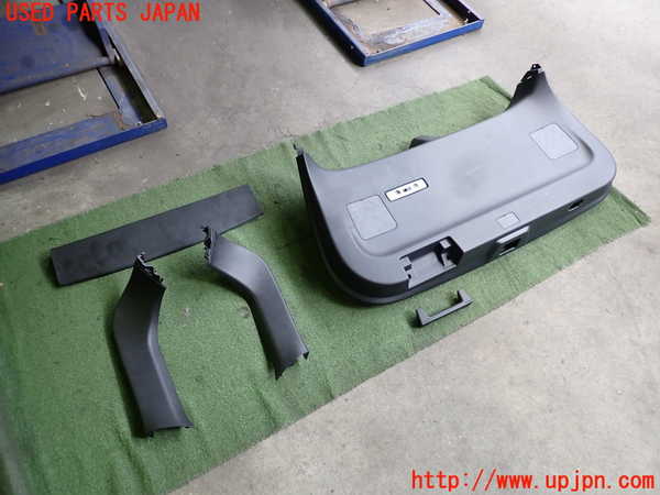 2UPJ-30941578]アウトランダーPHEV(GN0W)バックドア内張り 中古_m0001.jpg