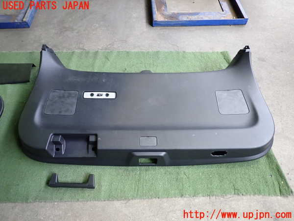2UPJ-30941578]アウトランダーPHEV(GN0W)バックドア内張り 中古_m0002.jpg