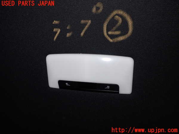 2UPJ-30946412]アウトランダーPHEV(GN0W)ルームランプ2 (真中 2列目) 中古_m0001.jpg