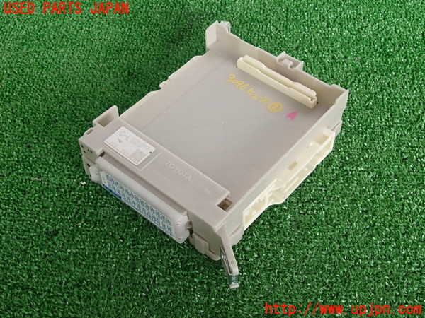 2UPJ-30966742]クラウン ロイヤル(GRS200)ヒューズボックス2 中古_m0001.jpg