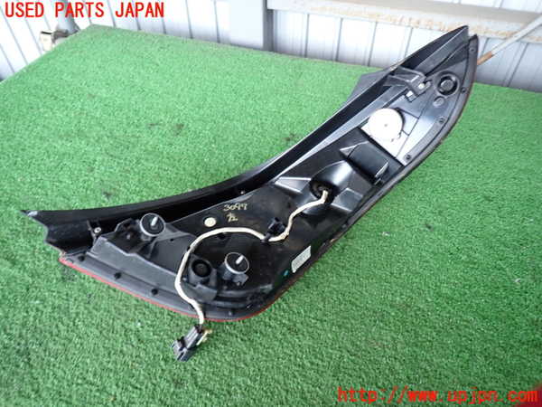 2UPJ-30971536]ジャガー・XJ(J12LA)左テールランプ 中古_m0004.jpg