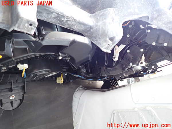 2UPJ-30976081]ジャガー・XJ(J12LA)エバポレーター1 中古_m0002.jpg