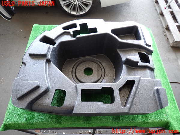 2UPJ-30977772]ジャガー・XJ(J12LA)ラゲッジトレイ2 中古_m0002.jpg