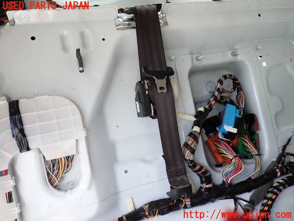 2UPJ-30977135]ジャガー・XJ(J12LA)真中2列目シートベルト 中古_m0001.jpg