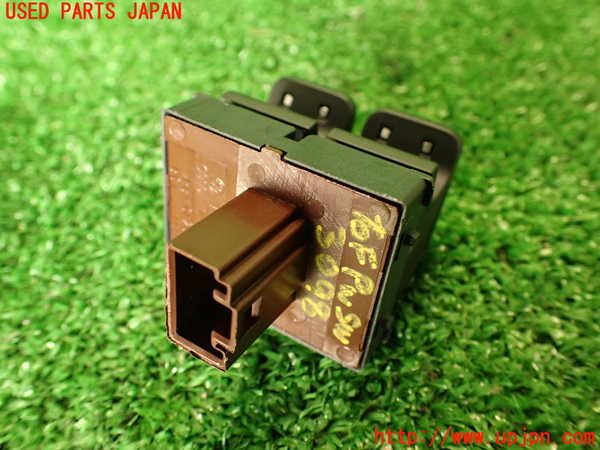 2UPJ-30986240]VW ザ･ビートル(16CBZ)右パワーウィンドウスイッチ 中古_m0003.jpg