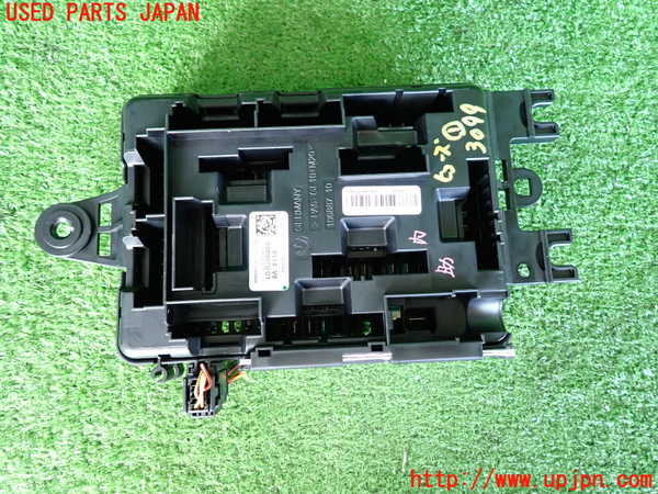 2UPJ-30996741]BMW 320d ツーリング(8C20)ヒューズボックス1 中古 (F31)_m0002.jpg