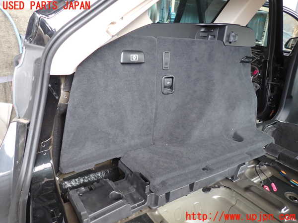 2UPJ-30997680]BMW 320d ツーリング(8C20)左リアピラートリム 中古 (F31)_m0005.jpg