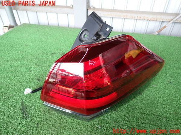 2UPJ-31001530]エクストレイル(NT32)右テールランプ 中古_m0001.jpg