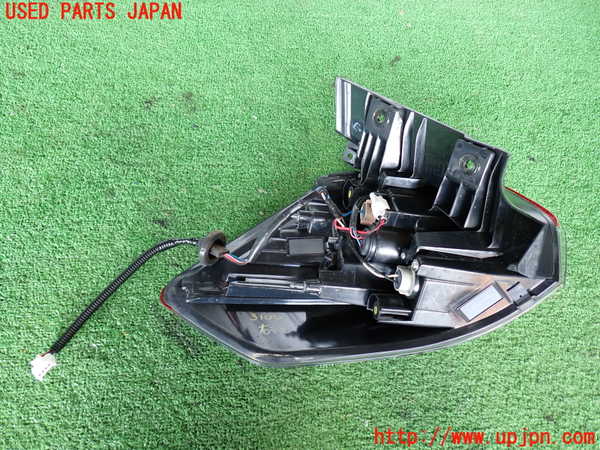 2UPJ-31001530]エクストレイル(NT32)右テールランプ 中古_m0004.jpg