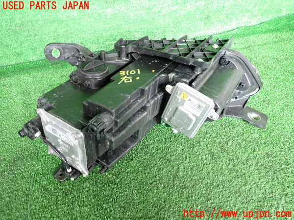 2UPJ-31011130]マセラティ・ギブリ(MG30D)右ヘッドライト HID 中古_m0002.jpg