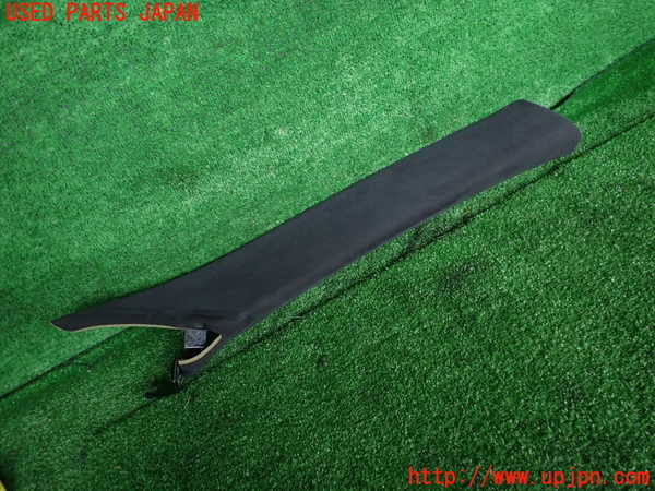 2UPJ-31017655]マセラティ・ギブリ(MG30D)右フロントピラートリム 中古_m0001.jpg